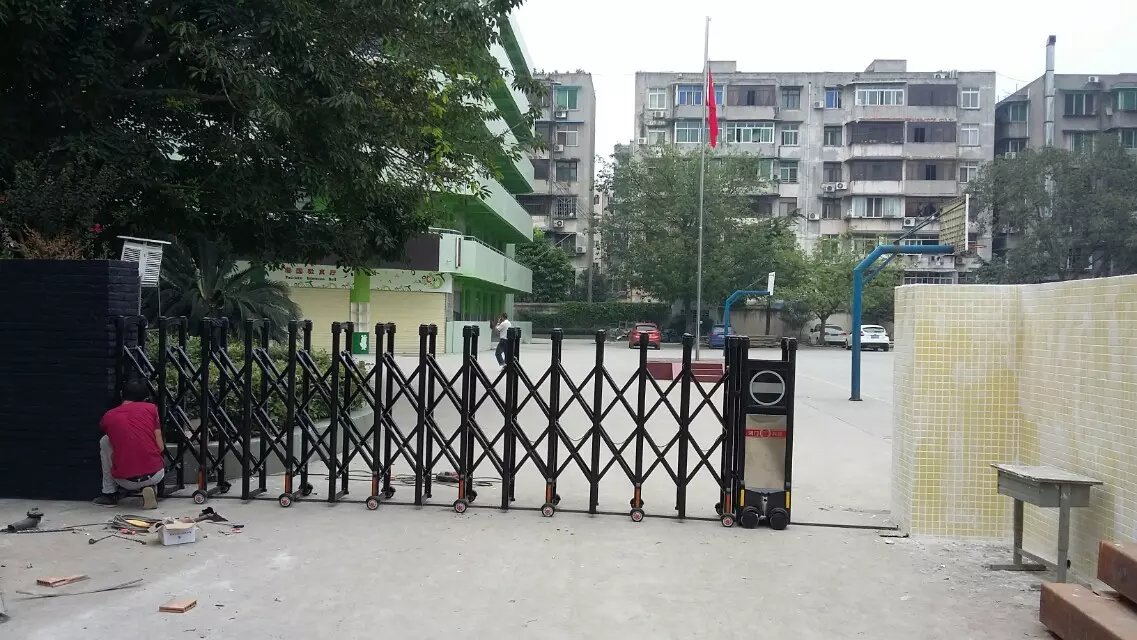 深圳市伸縮門(mén)